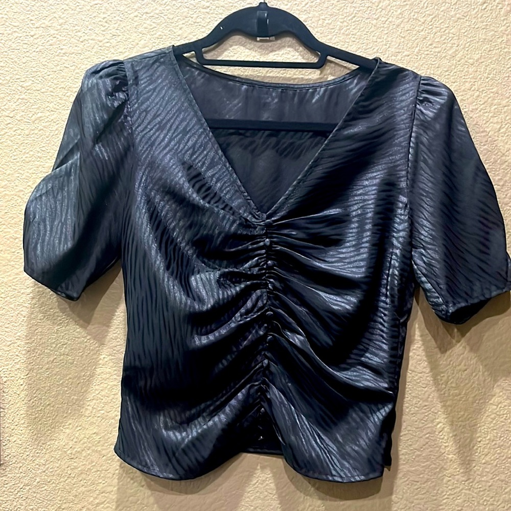 Small v neck black satin like cropped blouse
